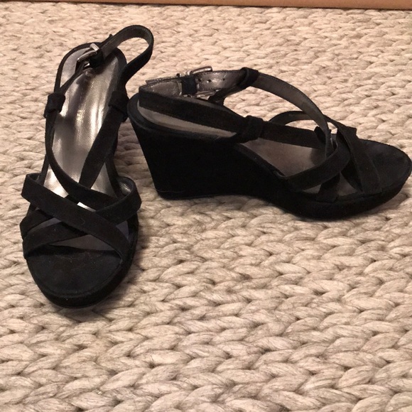 Shoes - Picture 2 of 4
